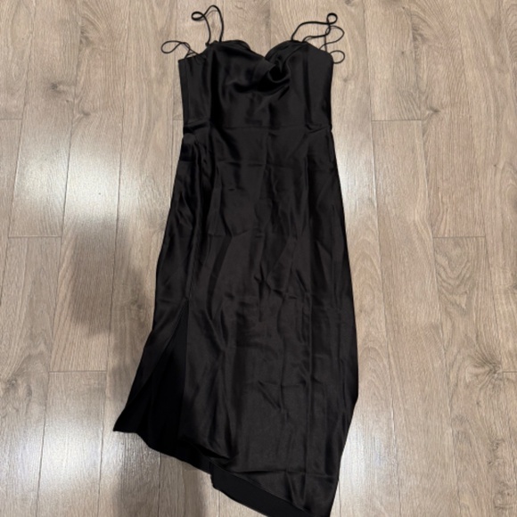 ALICE + OLIVIA Kiyoko Asymmetric Satin Midi Dress US10 - Picture 6 of 12